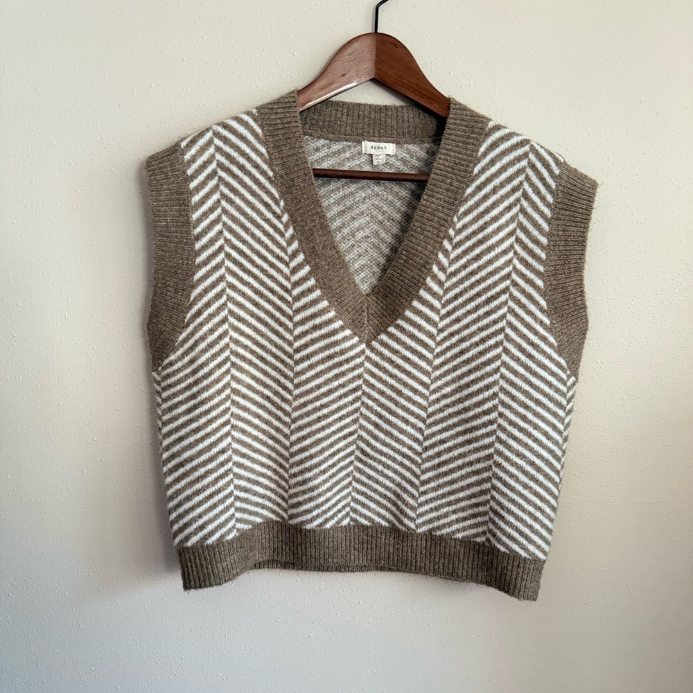 Chevron Sweater Vest Neutral Taupe Cream V Neck Knit Layering Top Small